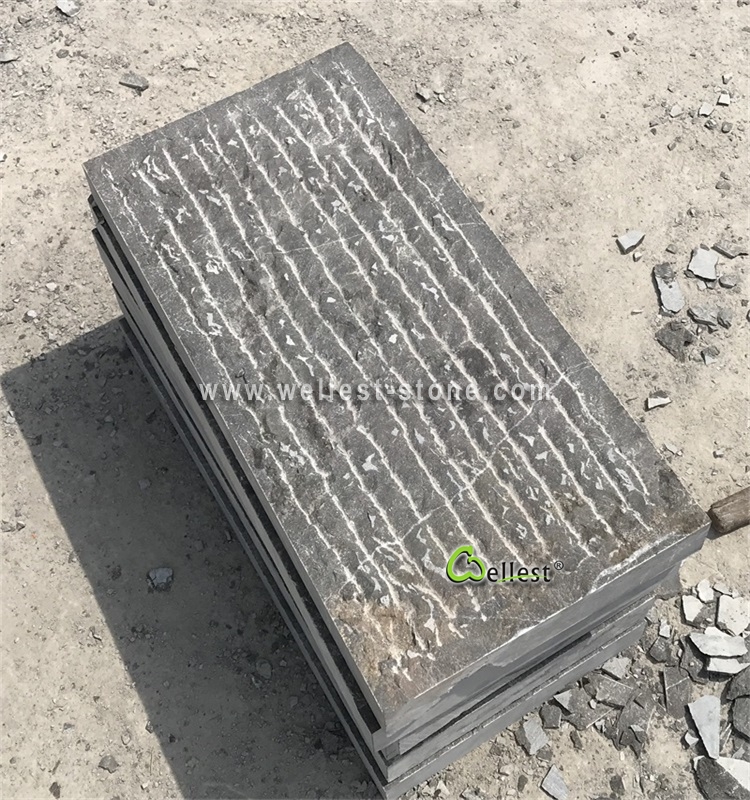 L828 Blue Stone Paving Slab in Rough Picked Finish